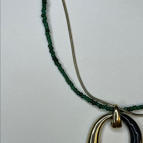 Elegant Gold and Black Pendant Necklace with green beads - Picture 4 of 10